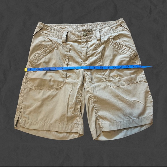 The North Face Women's Beige Cargo Shorts - Picture 4 of 5